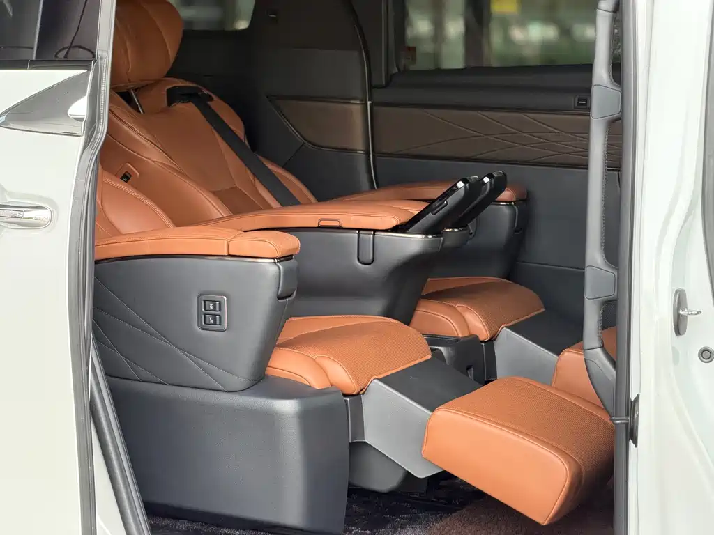 Toyota Vellfire — миниатюра 15