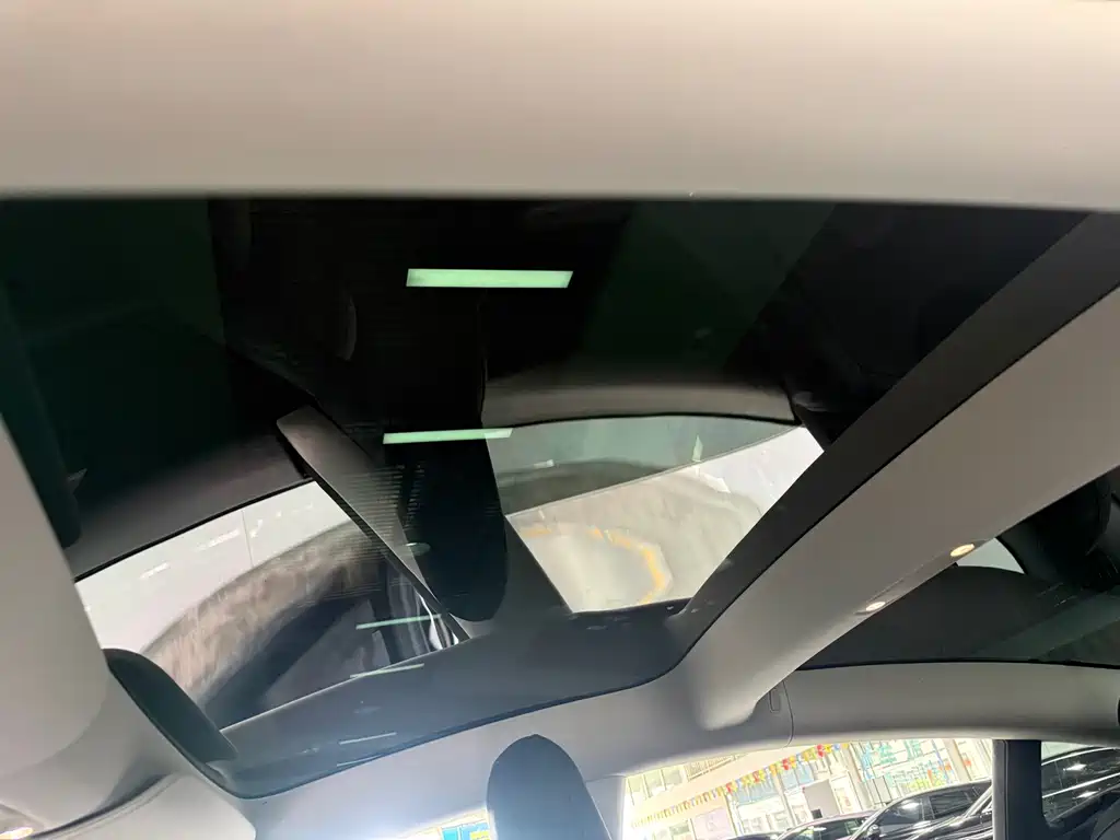 Tesla Model 3 — миниатюра 17
