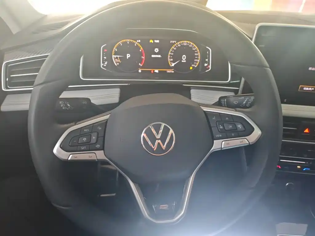 Volkswagen Tiguan L — миниатюра 11