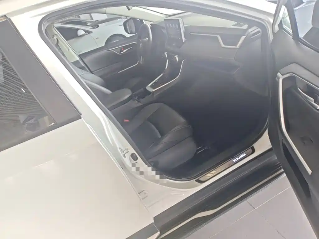 Toyota Wildlander 2020 2.5L E-CVT Luxury