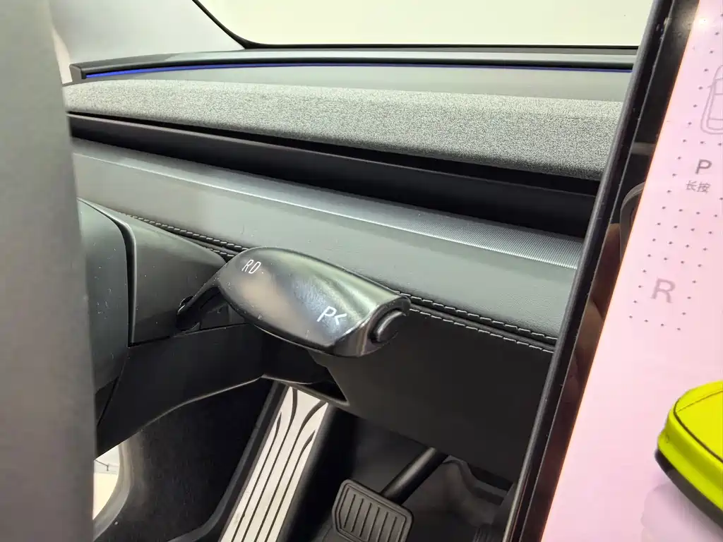Tesla Model Y — миниатюра 17