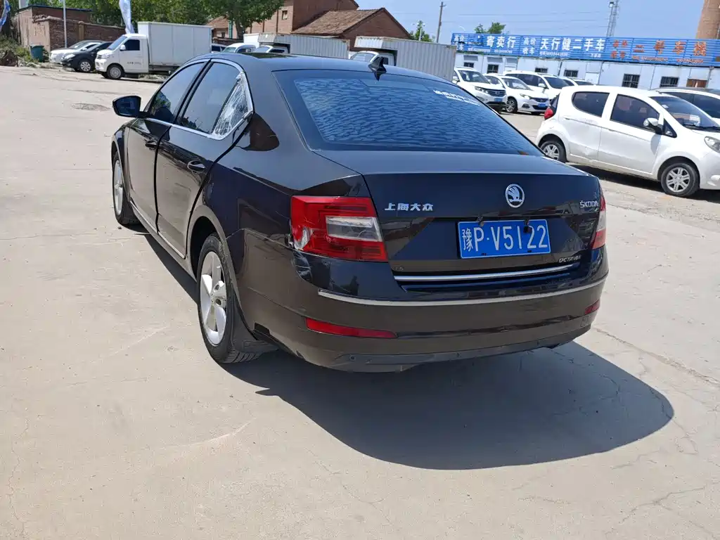 Skoda Octavia 2015 1.6L MT