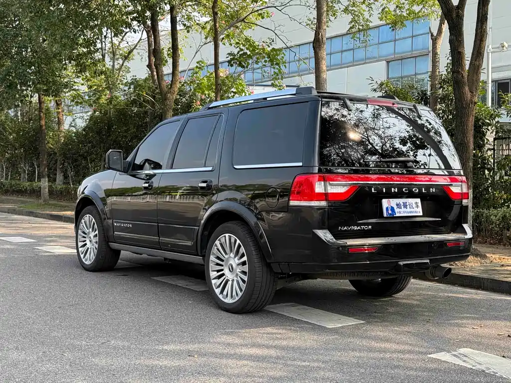 Lincoln Navigator — миниатюра 12