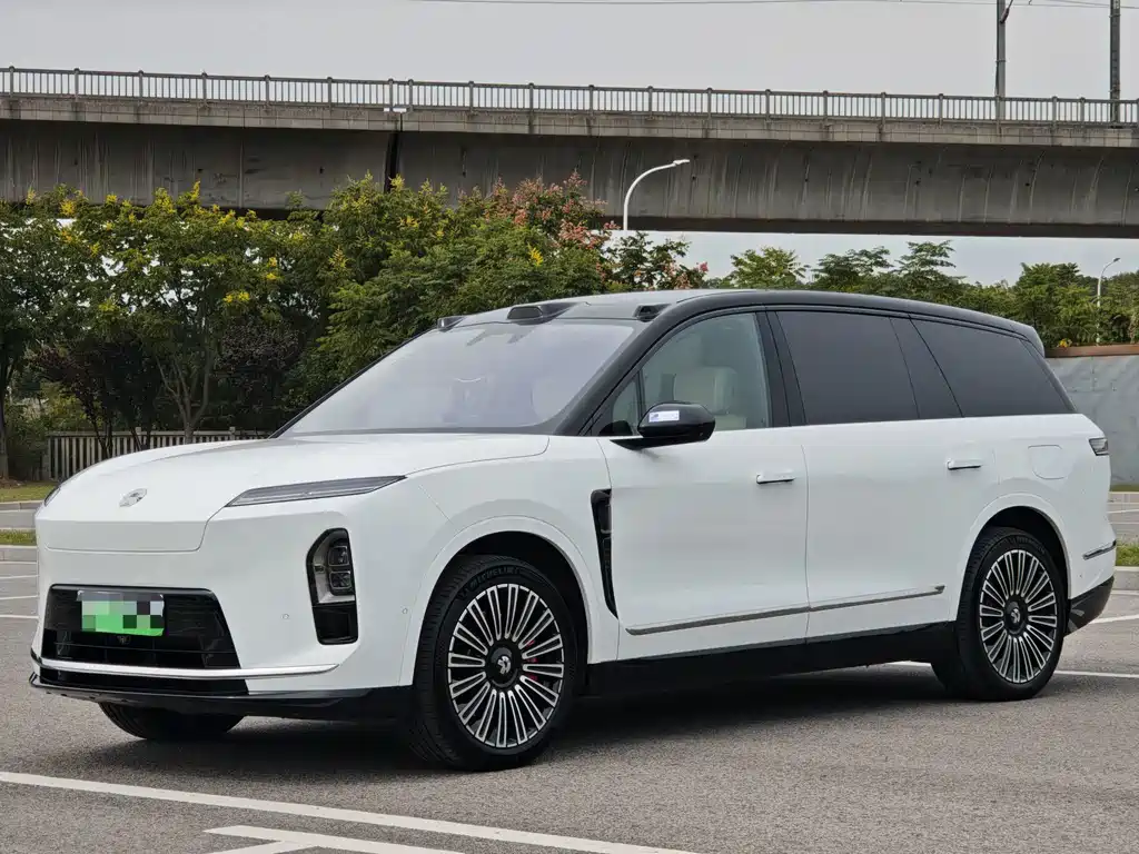 NIO ES8