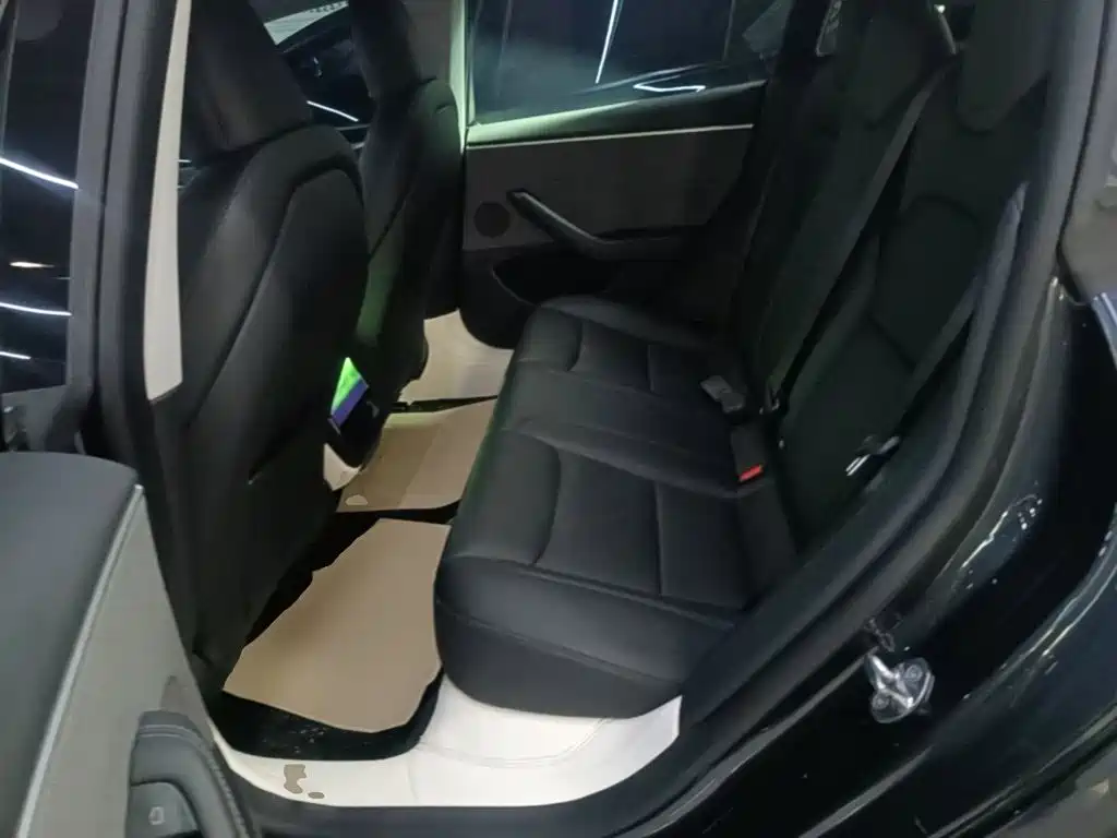 Tesla Model 3 — миниатюра 17