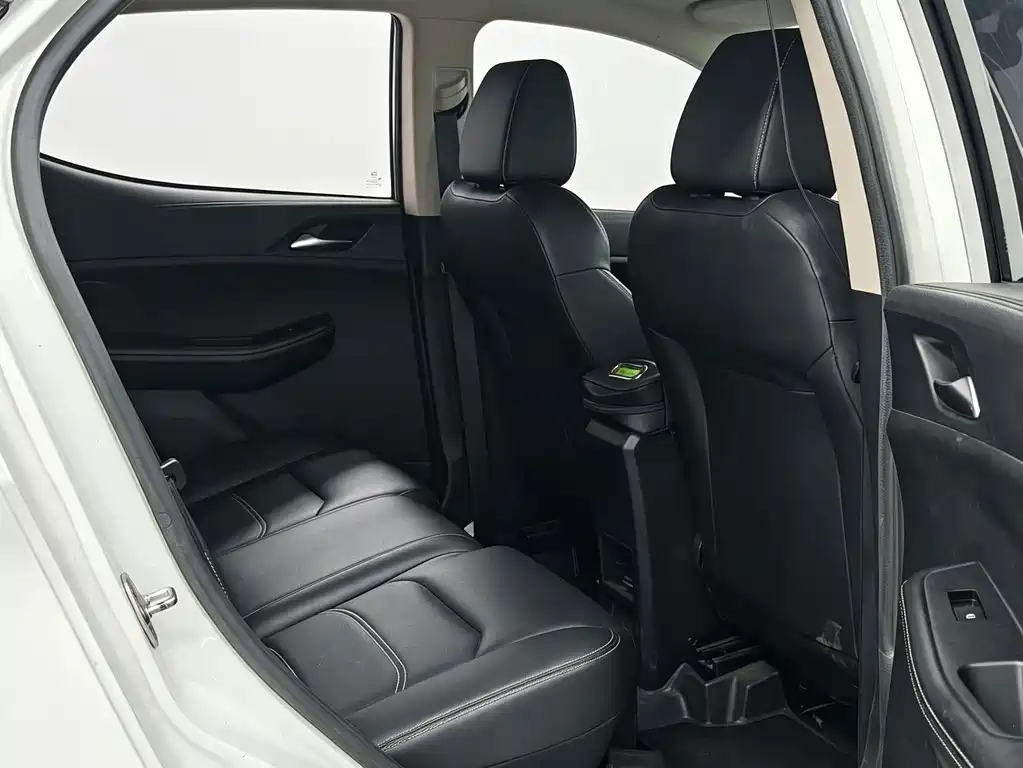 BYD Yuan EV — миниатюра 10