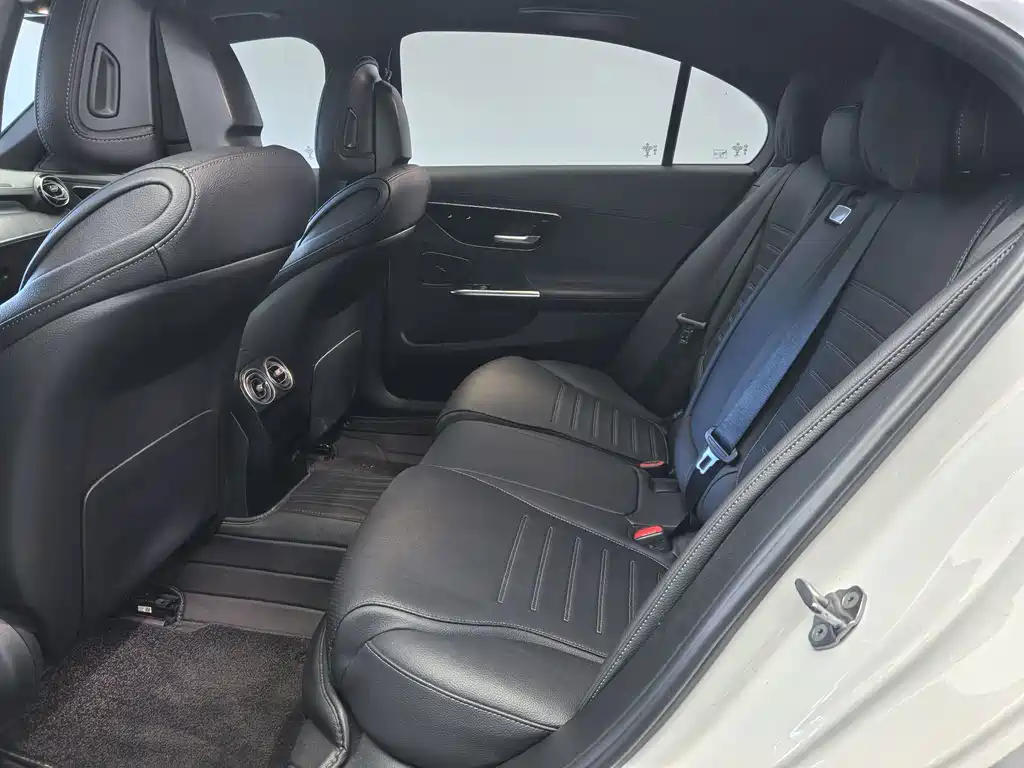 Mercedes-Benz C-Class — миниатюра 15