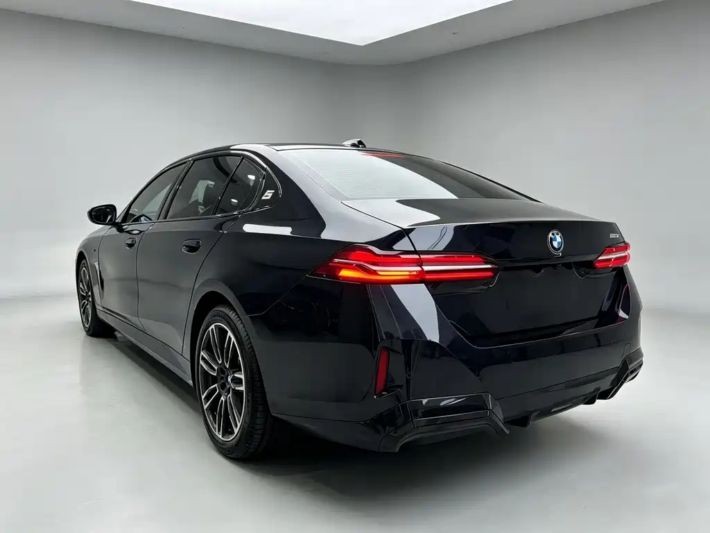 BMW 5 Series — миниатюра 9
