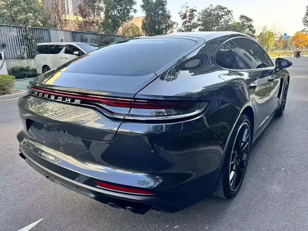 PORSCHE PANAMERA