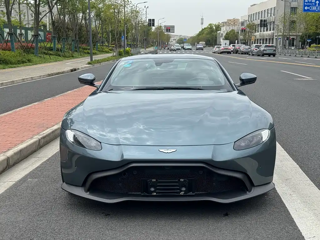 Aston Martin V8 Vantage 2018 4.0T V8 Coupe