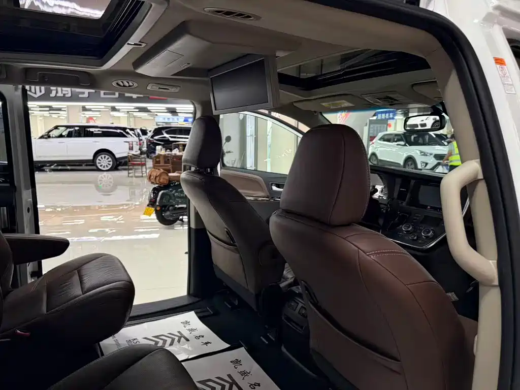 Toyota Sienna — миниатюра 7