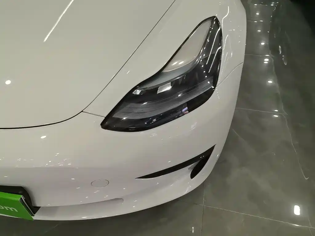 Tesla Model 3 — миниатюра 24