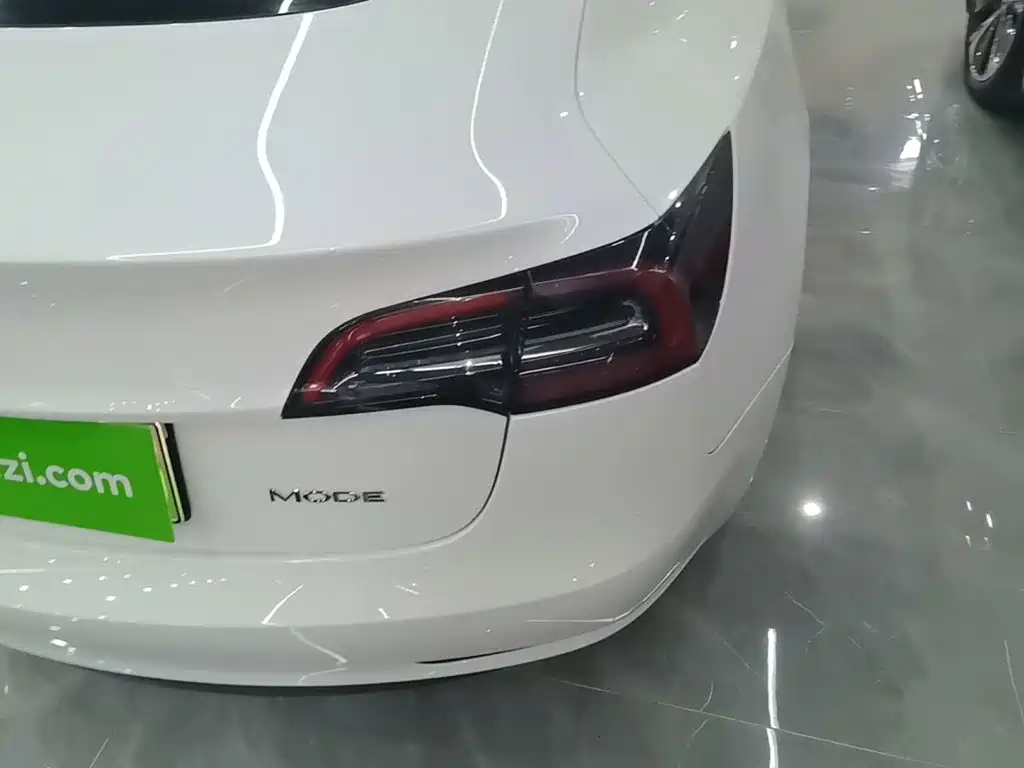 Tesla Model 3 — миниатюра 8