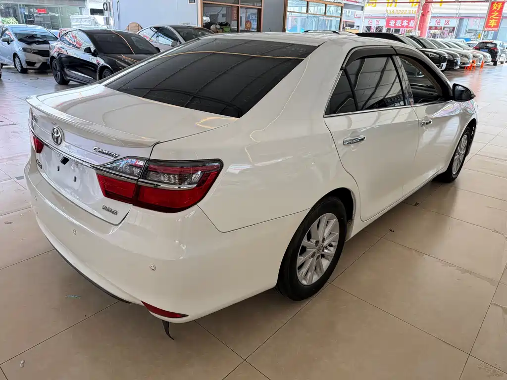 Toyota Camry — миниатюра 10