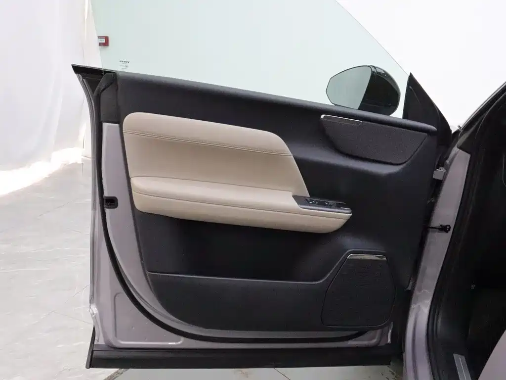Volvo гибрид Volvo XC70 plug-in — миниатюра 10