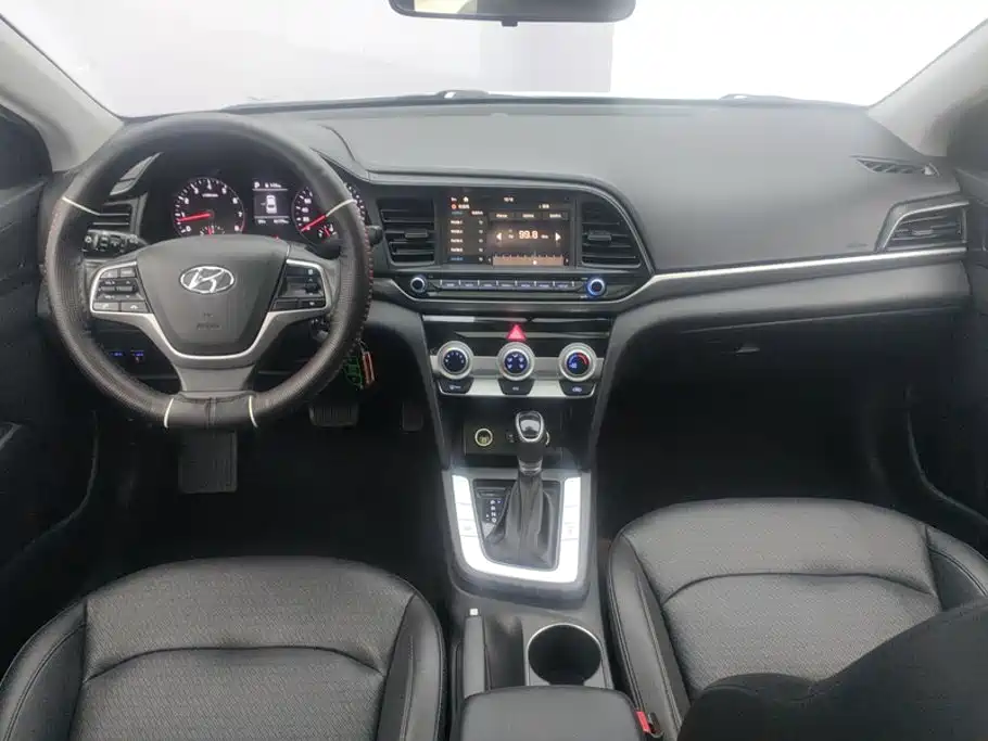Hyundai Elantra — миниатюра 12