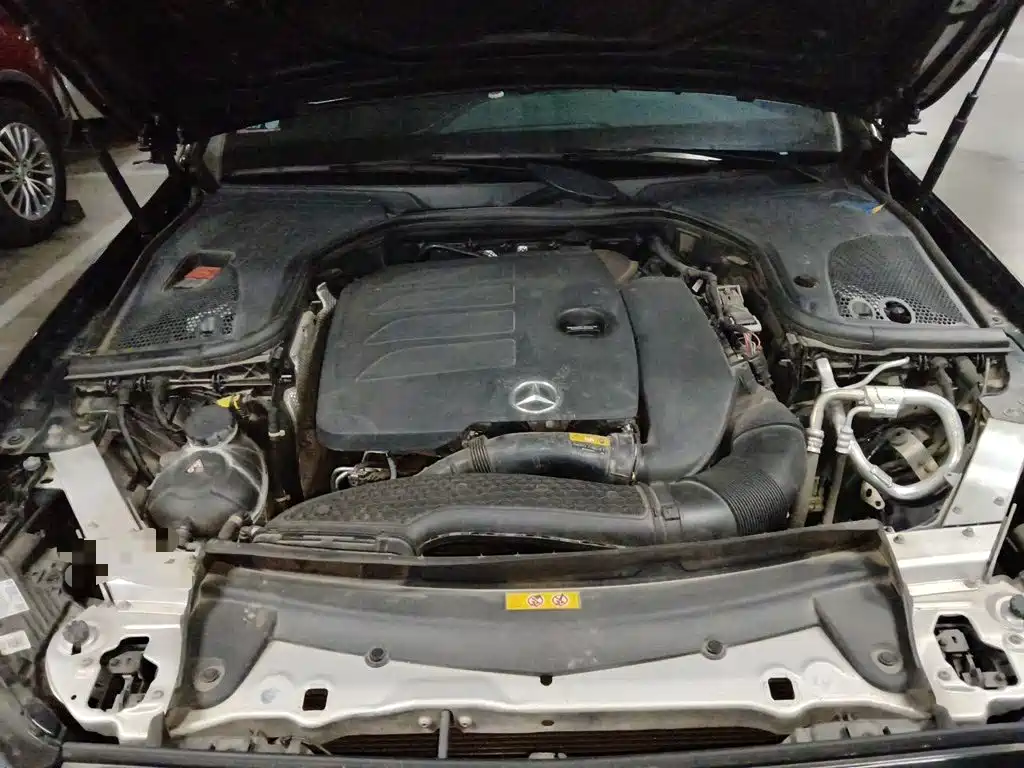 Mercedes-Benz E-Class — миниатюра 11