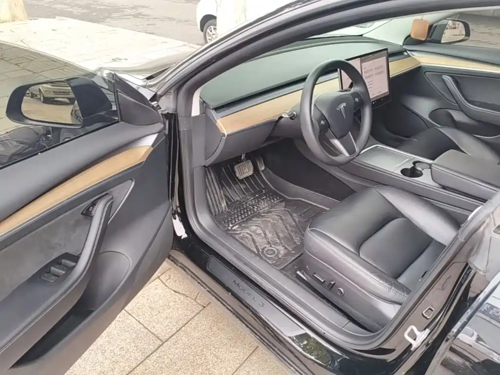 Tesla Model 3 — миниатюра 16