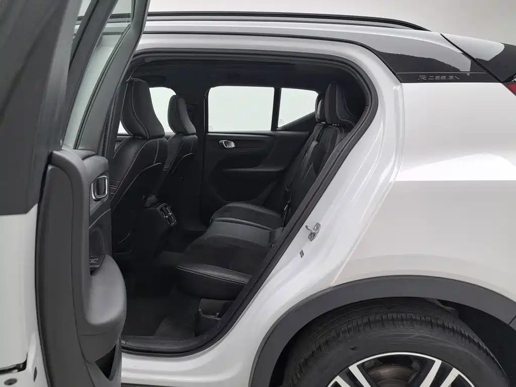 Volvo XC40 — миниатюра 15