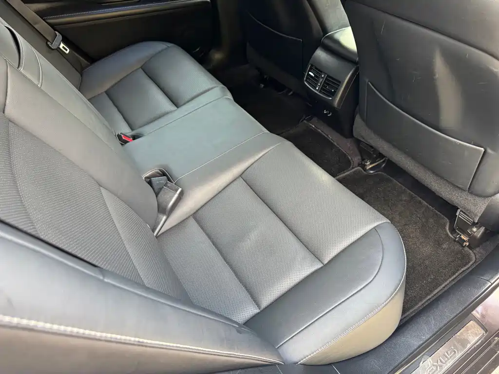 Lexus ES — миниатюра 10