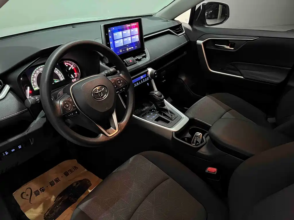 Toyota RAV4 — миниатюра 7