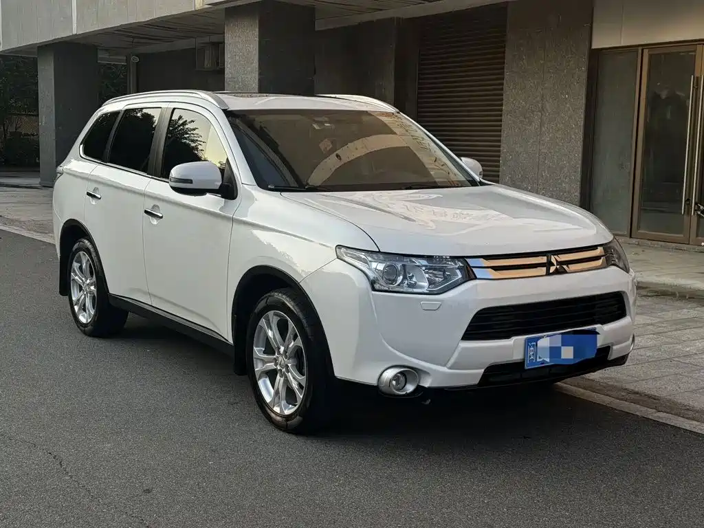 Mitsubishi Outlander (Import) — миниатюра 3