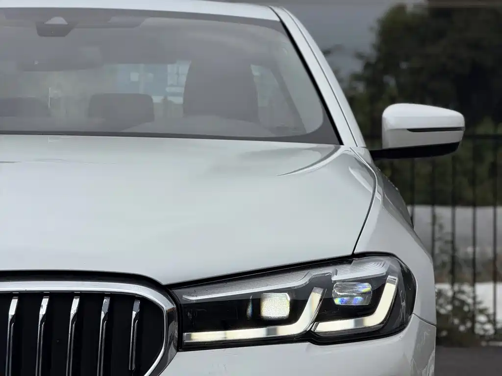 BMW 5 Series — миниатюра 3