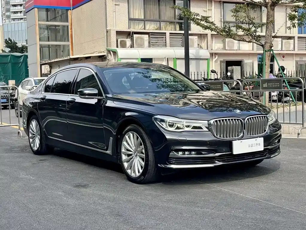BMW 7 SERIES