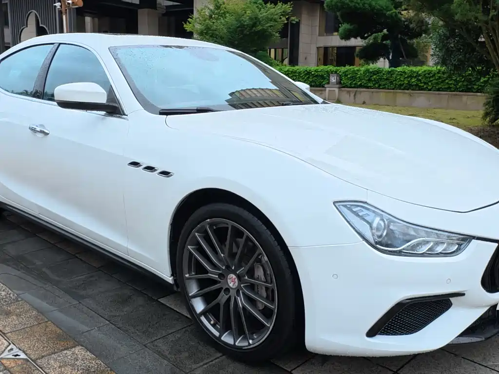 MASERATI GHIBLI