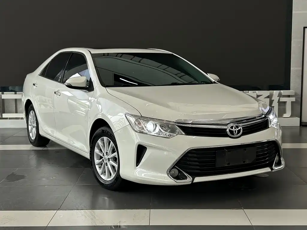 Toyota Camry — миниатюра 3