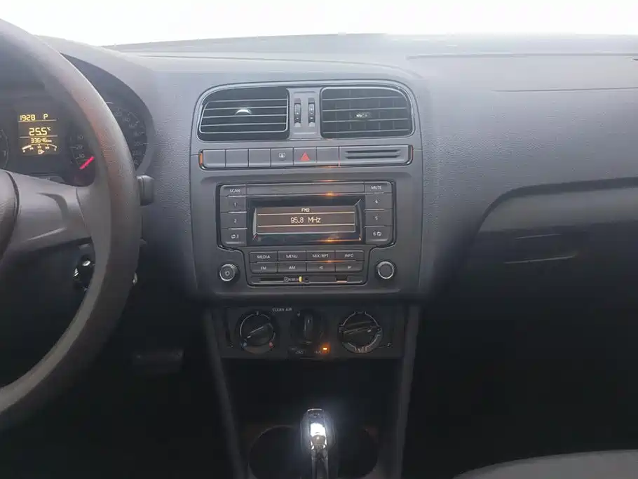 Volkswagen Polo — миниатюра 13