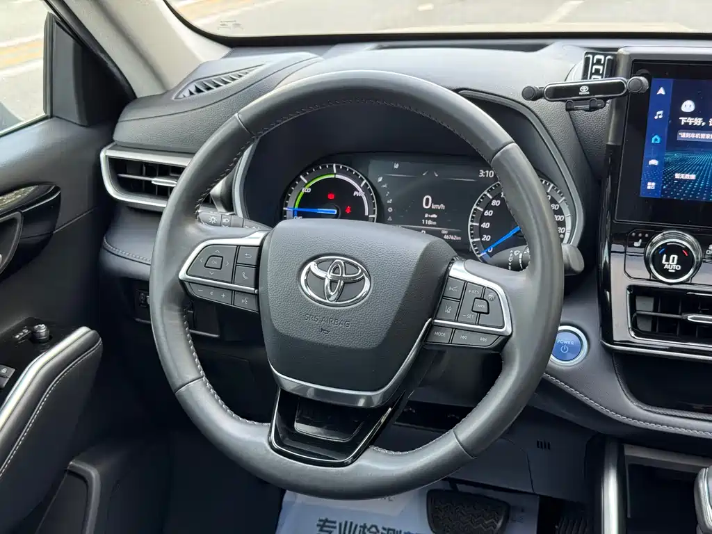 Toyota Highlander 2022 2.5L Luxury 7 мест
