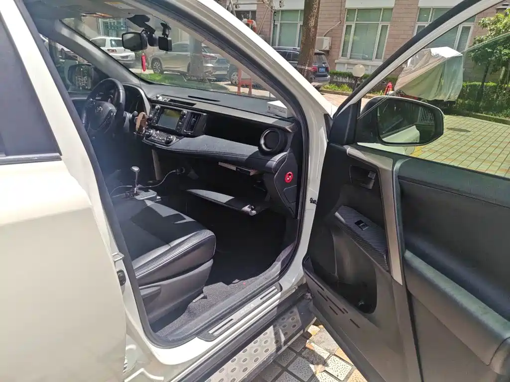 Toyota RAV4 — миниатюра 20