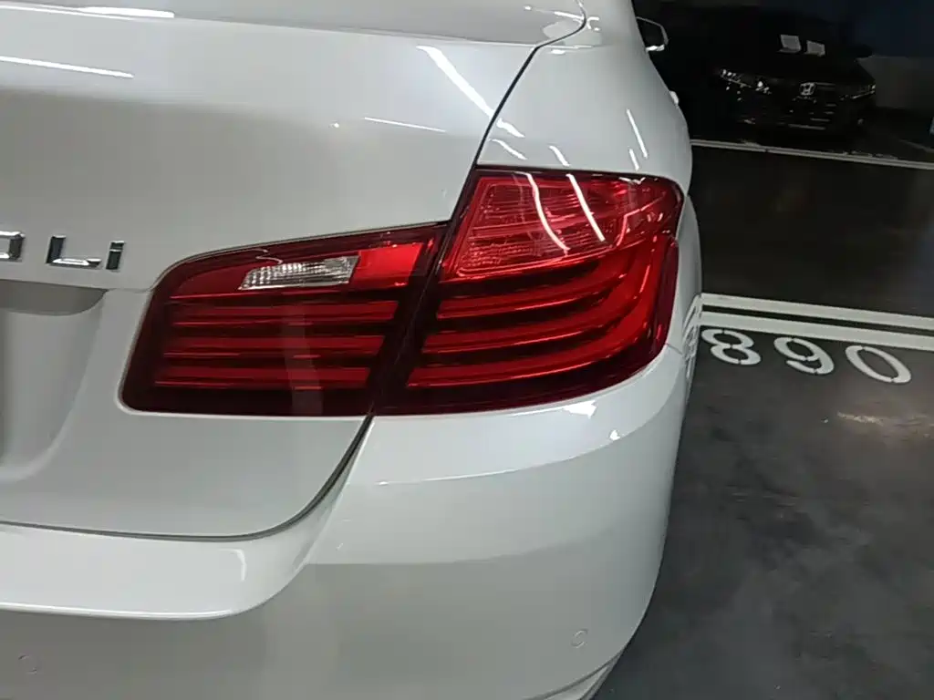 BMW 5 Series — миниатюра 8