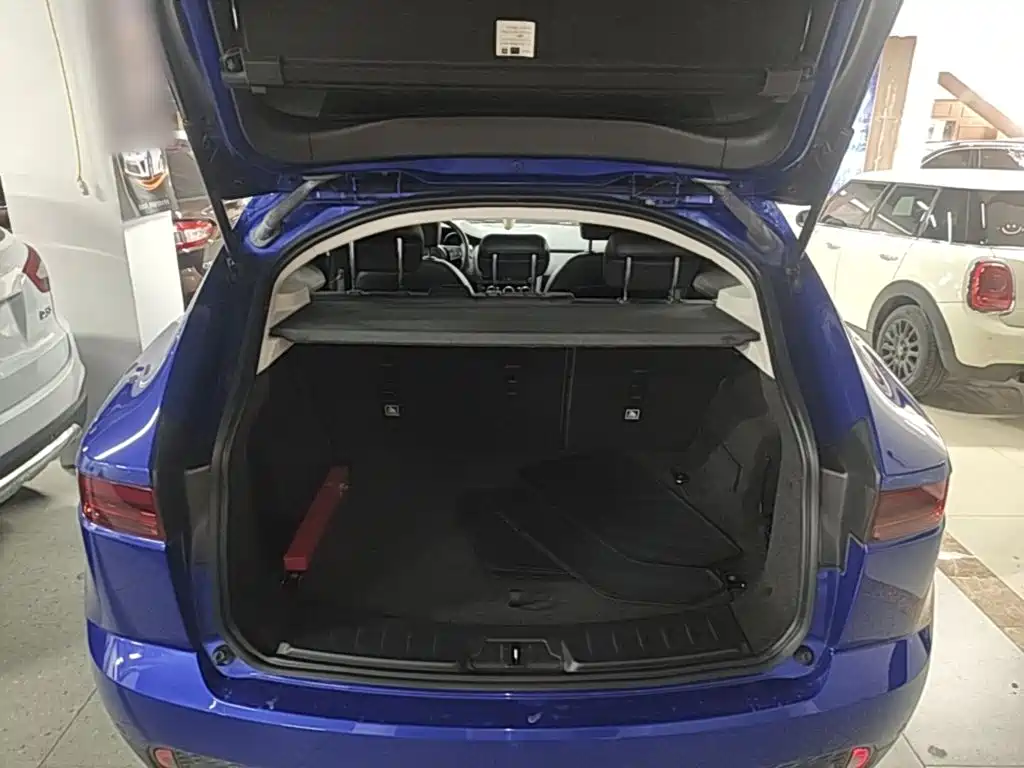 Jaguar E-PACE — миниатюра 19