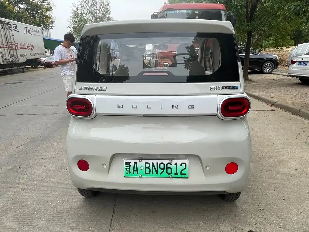 Wuling MINIEV — миниатюра 8