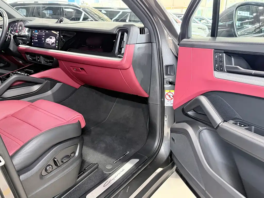 Porsche Cayenne — миниатюра 13