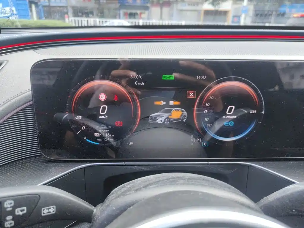 Mercedes-Benz EQC — миниатюра 12