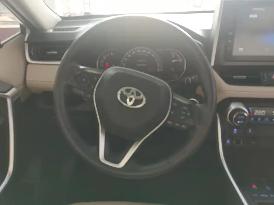 Toyota RAV4 — миниатюра 15
