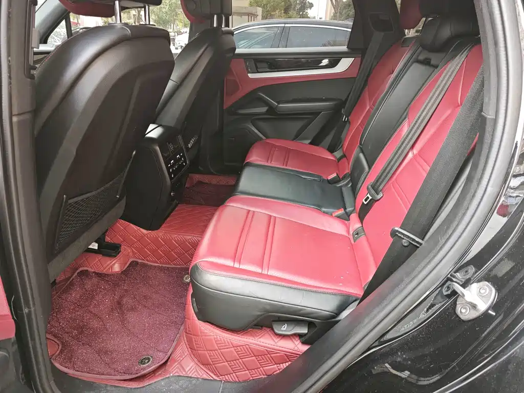 Porsche Cayenne — миниатюра 8