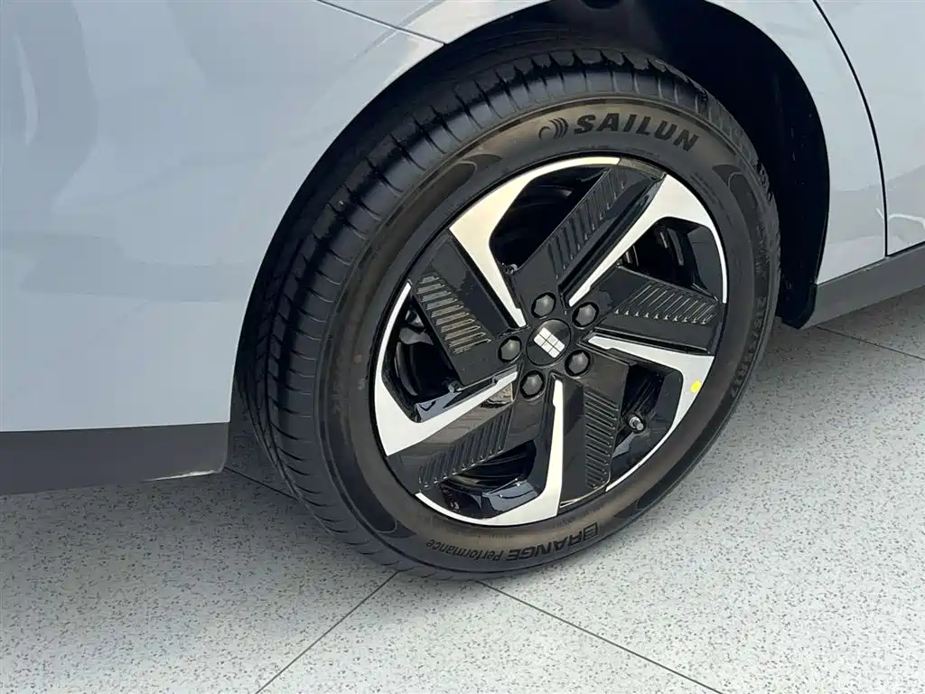 Geely Galaxy Galaxy L6 L6 2025 EM-i 140km +