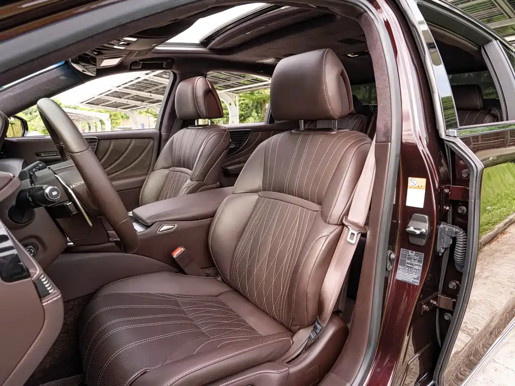 Lexus LS — миниатюра 10