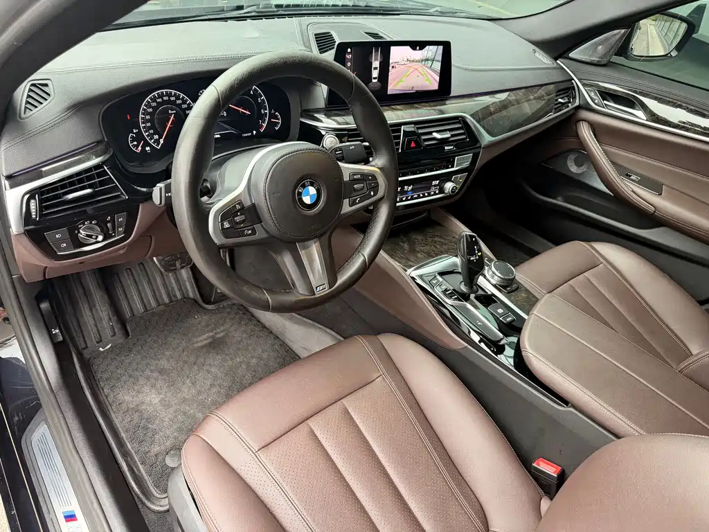 BMW 5 Series — миниатюра 9