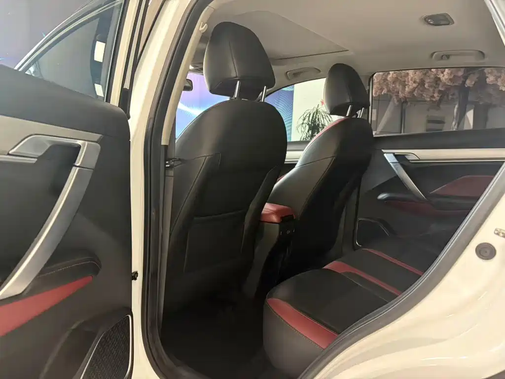 Geely Binyue — миниатюра 10