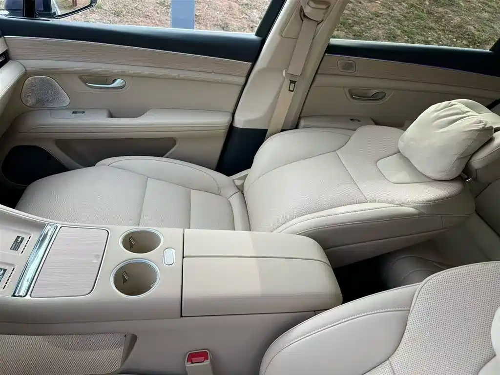 AITO ASK THE WORLD M5