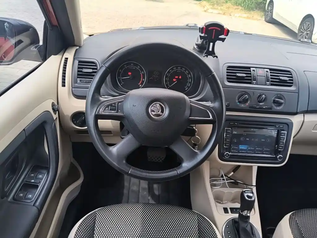 Skoda Fabia — миниатюра 11