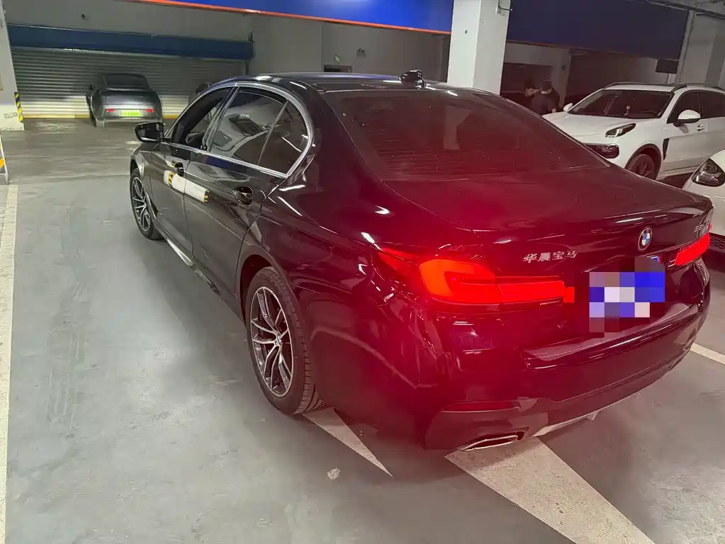 BMW 5 Series — миниатюра 7