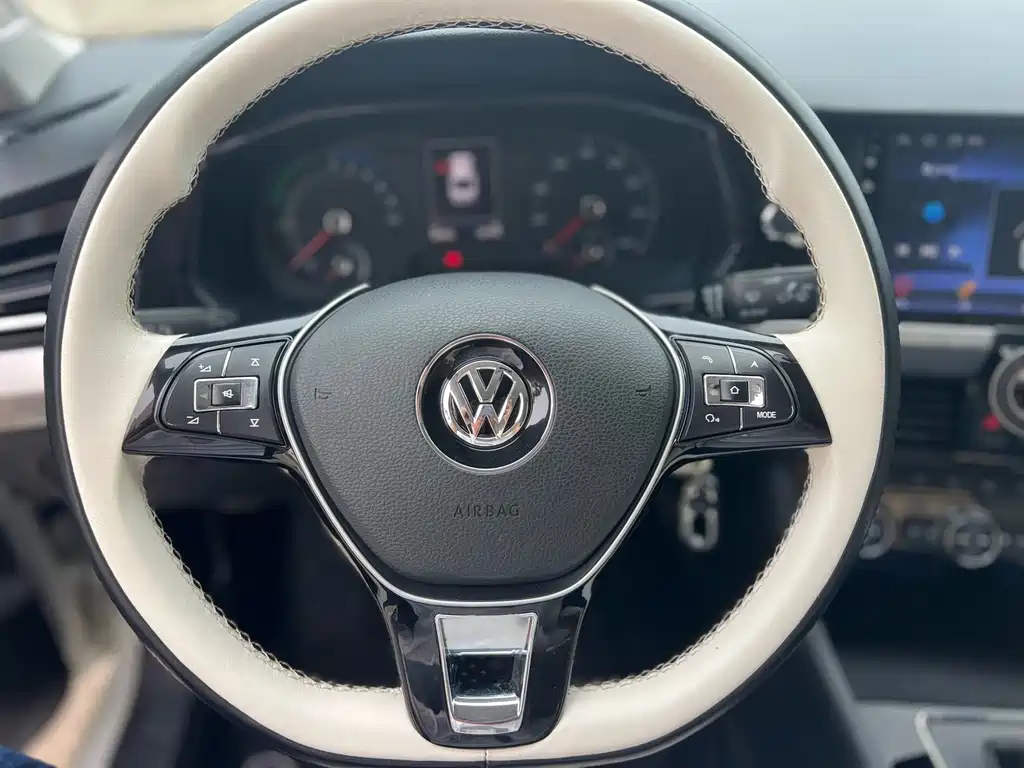 Volkswagen Bora EV — миниатюра 4
