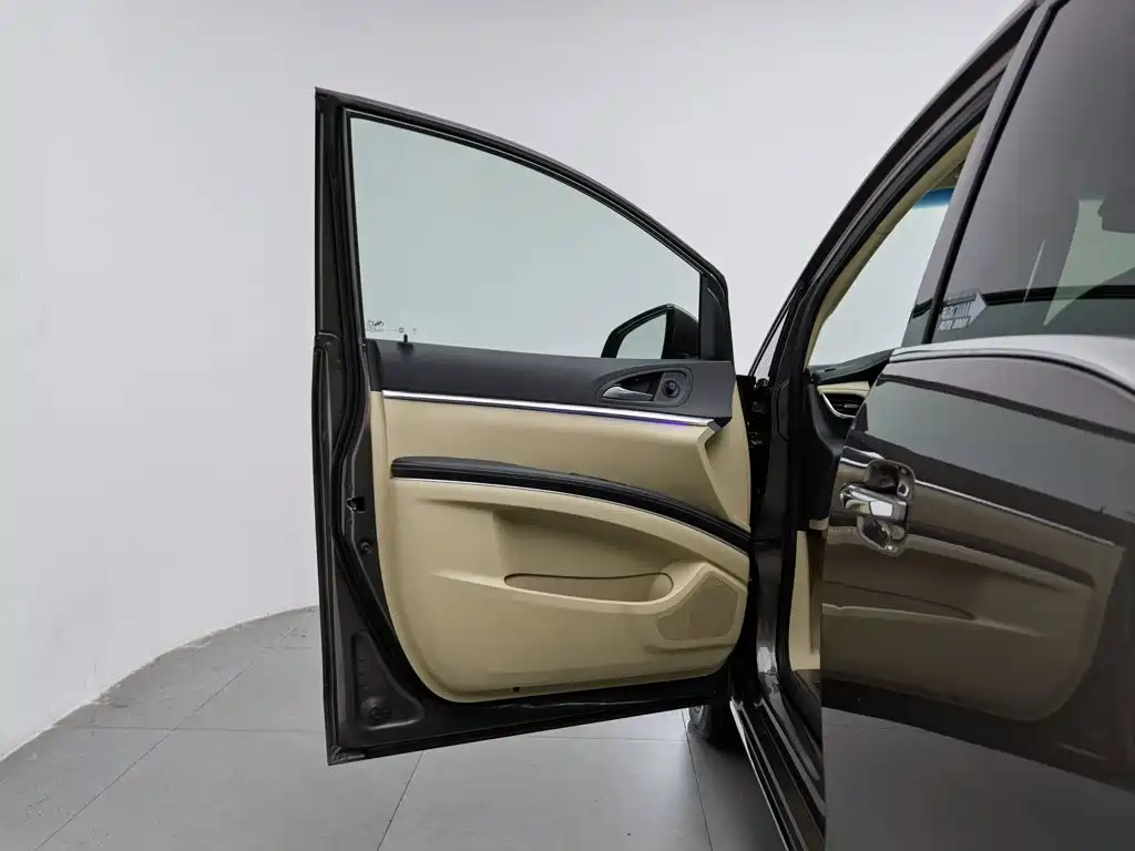 Buick GL8 — миниатюра 8