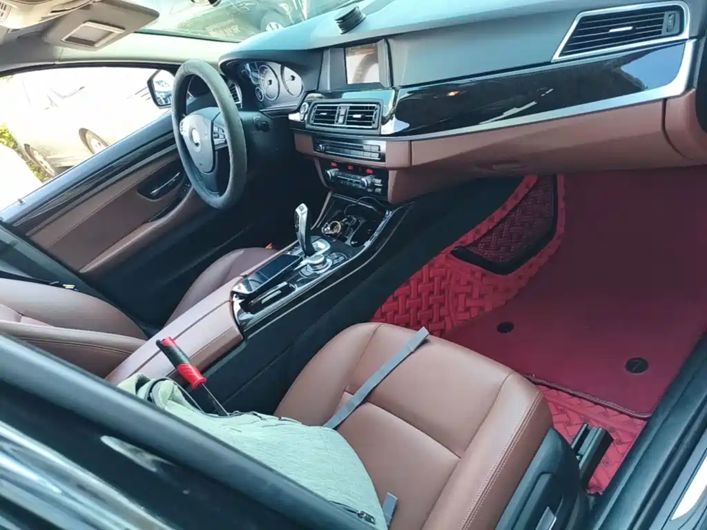 BMW 5 Series — миниатюра 9